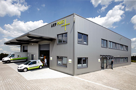 Ein Panorama Foto von einem Firmengebäude bei blauem Himmel einer Dortmunder Firma.  Sehr guter Architektur- und Immobilien-Fotograf in NRW.