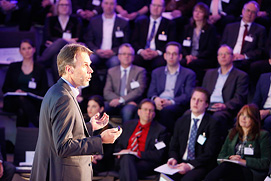 Ein schönes Rednerfoto bei einem Produktlaunch Event in Bonn. Professionelle Eventfotografie.