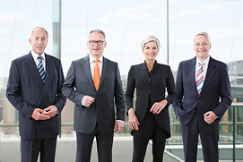 Mitarbeiter Gruppenfoto eines Kölner Unternehmens. Businessfotos für NRW.