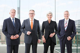 Mitarbeiter Teamfoto eines Kölner Unternehmens. Businessfotos für NRW.