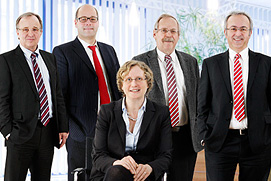 Vorstands Teamfoto für einen deutschen Krankenversicherer. Businessfotograf in Köln, Düsseldorf und Frankfurt.