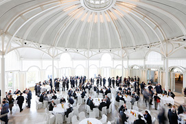 Der Veranstaltungssaal bei einem Business Event in Köln. Panorama Perspektive Eventfotos für Köln.
