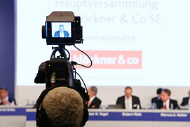 Blick in die Kamera auf einer Aktionärs Versammlung in Düsseldorf. Professionelle
Business Eventfotos in Düsseldorf.