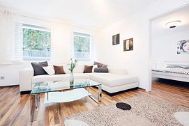 Schönes Foto von einem Wohnraum in einer Wohnanlage in Frankfurt. Immobilien Fotograf für Düsseldorf und Frankfurt.