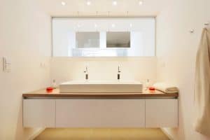 Helles Waschbecken. Immobilien-Fotos, Immobilienfotografie, Immobilien Fotograf Köln, Bonn, Düsseldorf, Leverkusen, Essen.