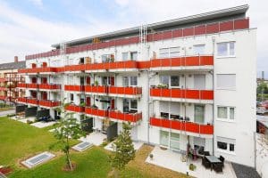 Außenansicht Wohnblock. Immobilien-Fotos, Immobilienfotografie, Immobilien Fotograf Köln, Bonn, Düsseldorf, Leverkusen, Essen.