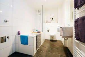 Schönes Badezimmer. Immobilien-Fotos, Immobilienfotografie, Immobilien Fotograf Köln, Bonn, Düsseldorf, Leverkusen, Essen.
