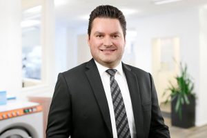 Mitarbeiterportrait Mann, lächelnd, Teamfotos ,Köln, Bonn, Düsseldorf, Essen, Leverkusen, NRW,