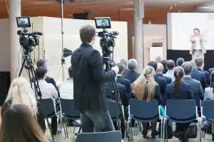 Eventfotografie, Business Eventfotograf Köln, Düsseldorf, Essen, Bonn Redner vor Publikum.Presse und Publikum.