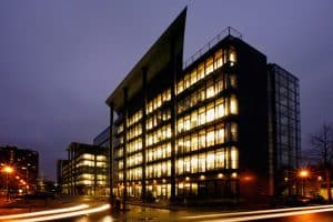 Gebäude bei Nacht. Architektur-Fotografie, Fotograf, Corporate Fotografie, Köln, Frankfurt, Düsseldorf und NRW