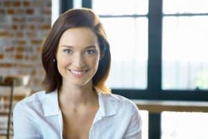 Businessportrait Düsseldorf, Frau lächelt